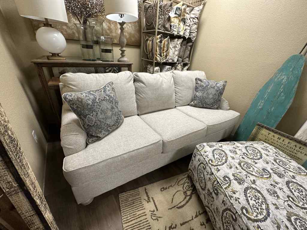 HUGE FURNITURE AND DECOR BUSINESS LIQUIDATION AUCTION Essick Auction