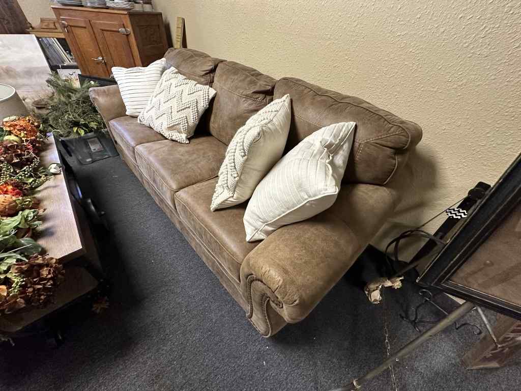 HUGE FURNITURE AND DECOR BUSINESS LIQUIDATION AUCTION Essick Auction